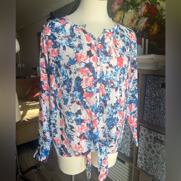 Disney Tops - Disney Alice through the looking glass collection women’s floral blouse small